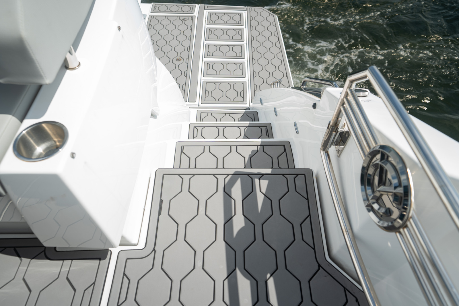 2023 Cruisers Yachts 50 C