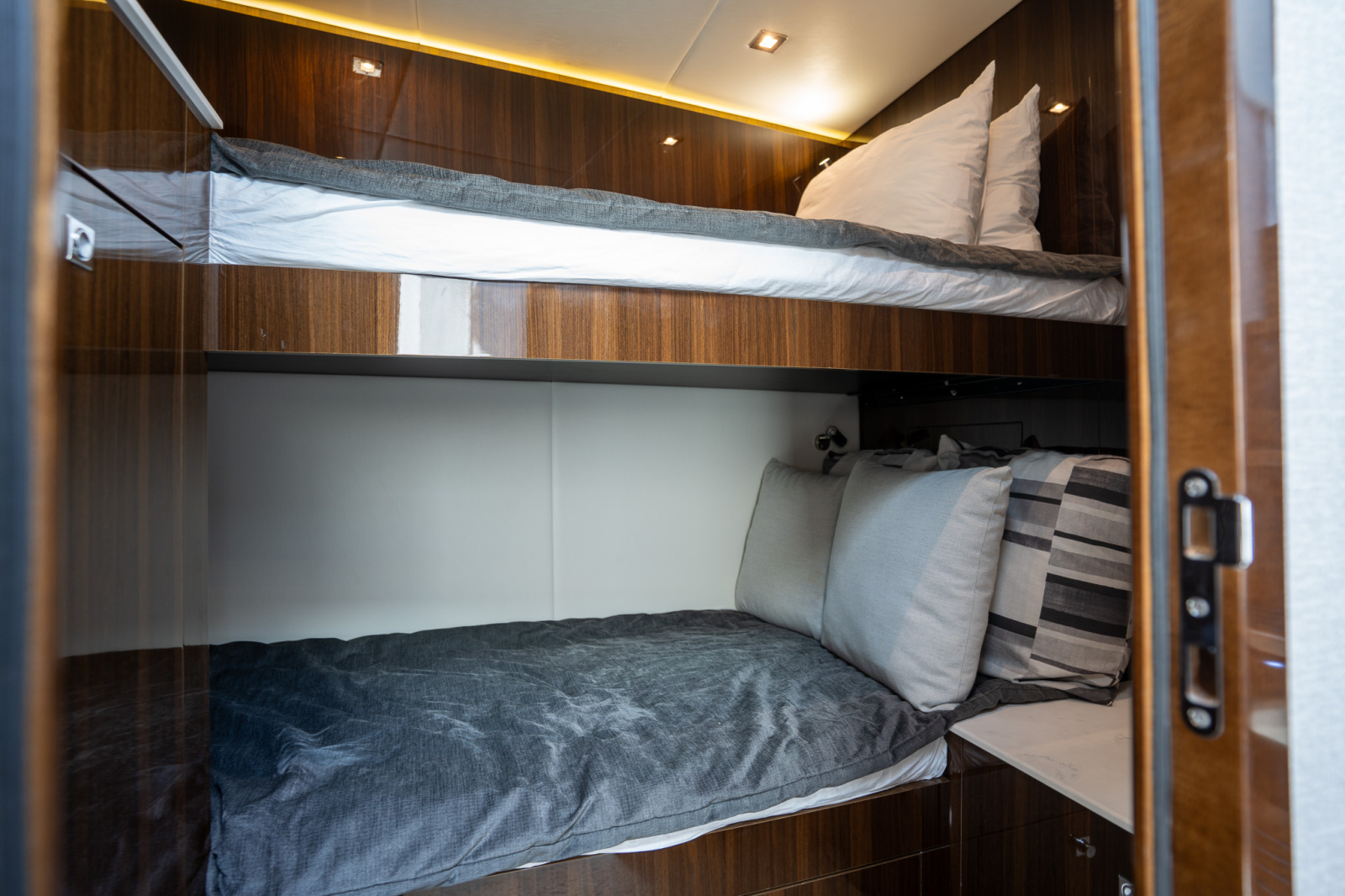 2023 Cruisers Yachts 50 C