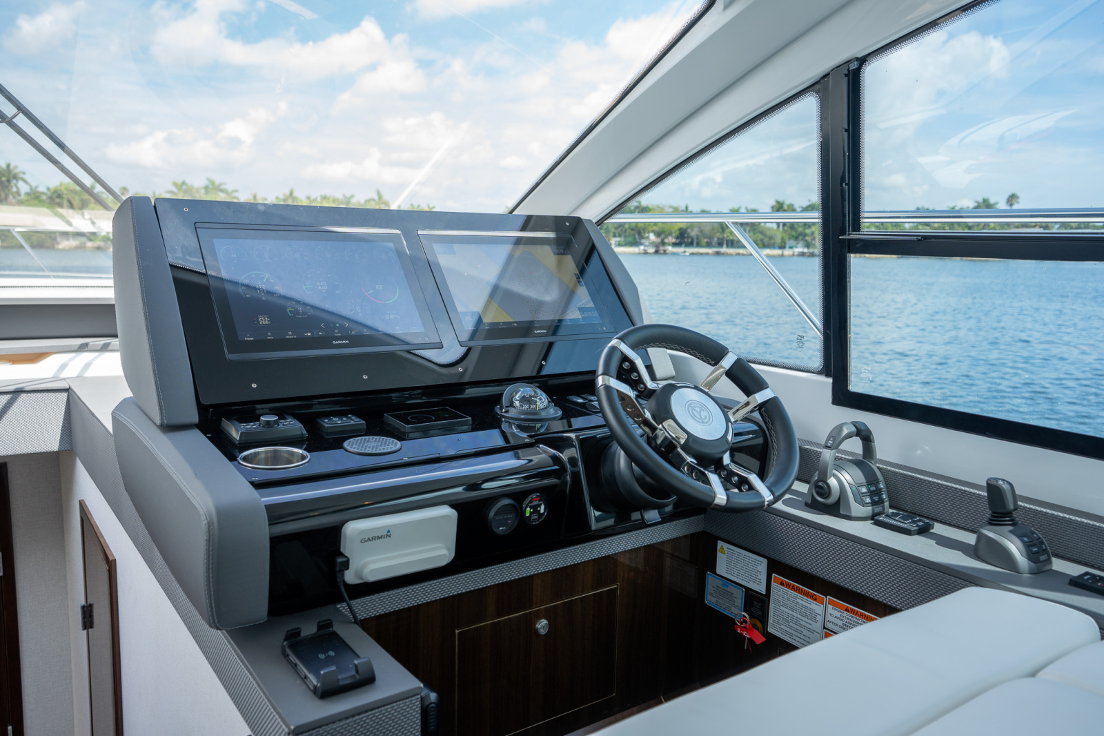 2023 Cruisers Yachts 50 C