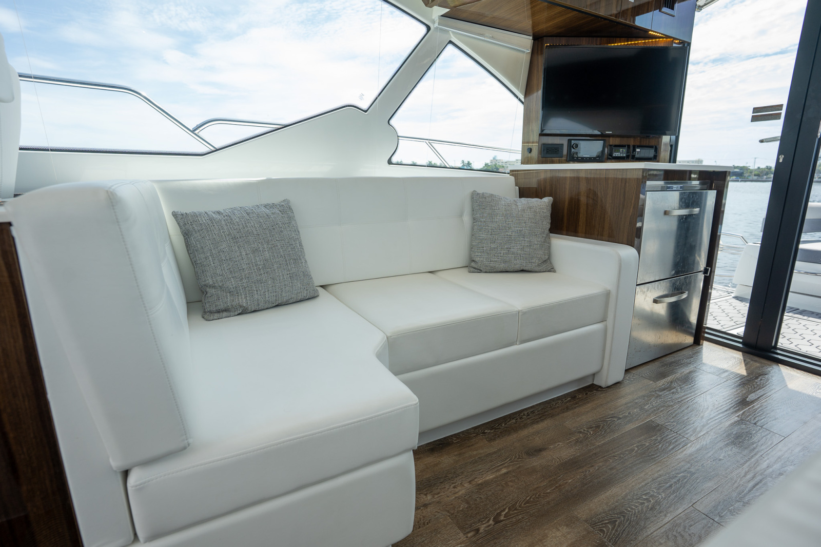 2023 Cruisers Yachts 50 C