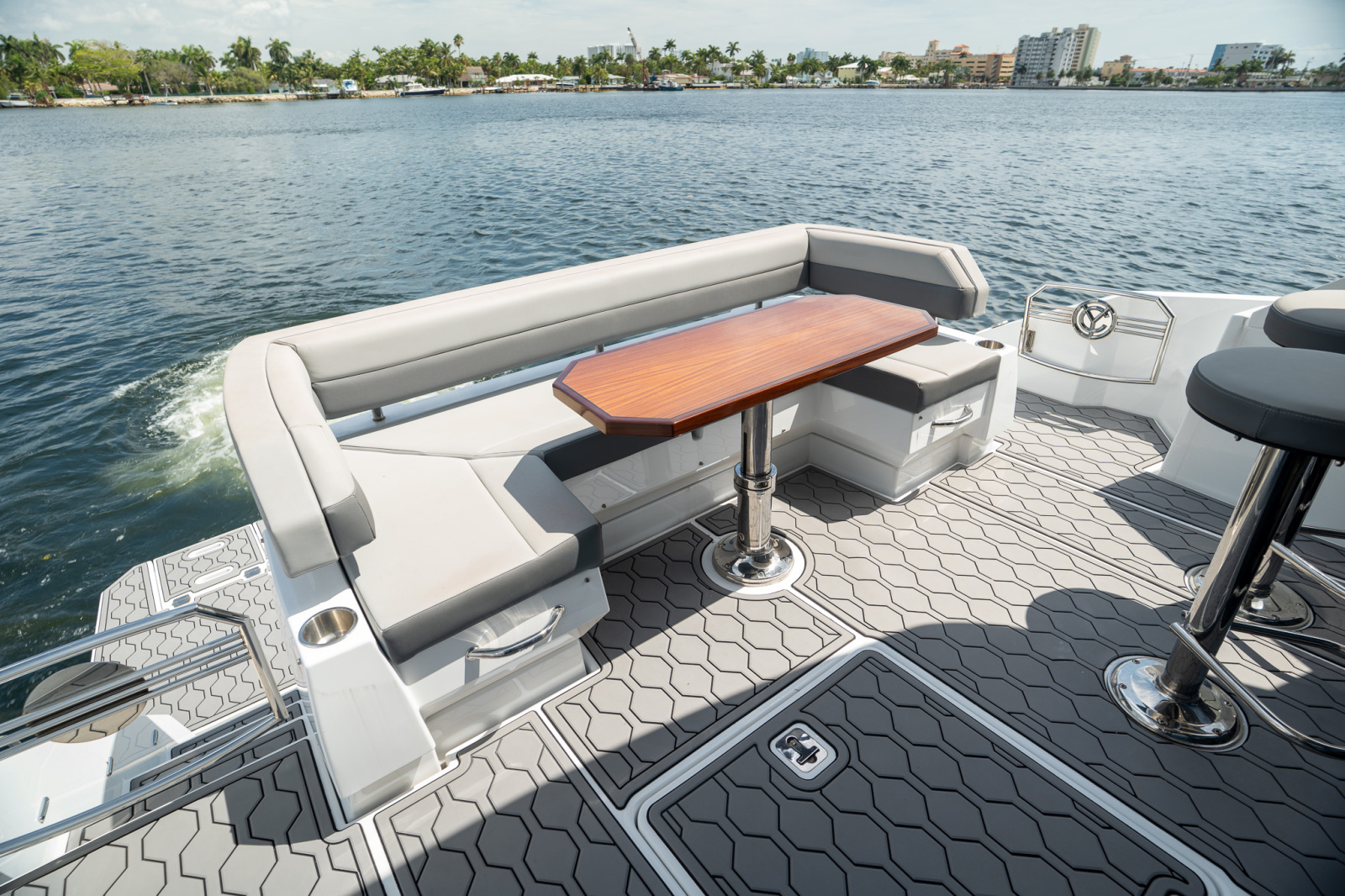 2023 Cruisers Yachts 50 C