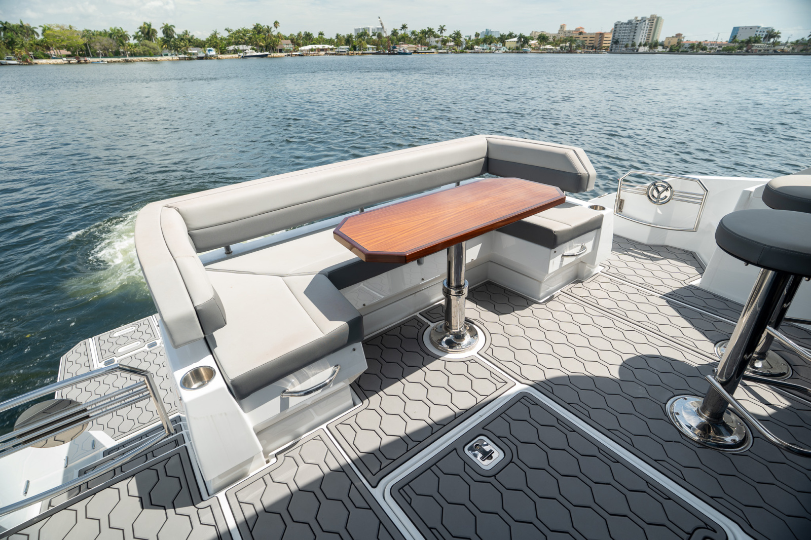 2023 Cruisers Yachts 50 C