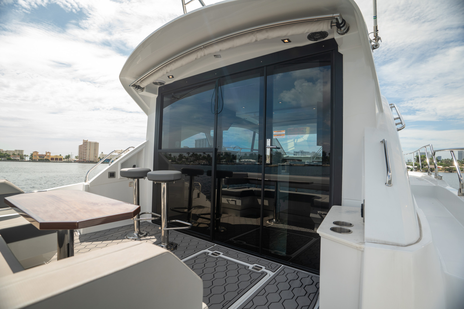 2023 Cruisers Yachts 50 C