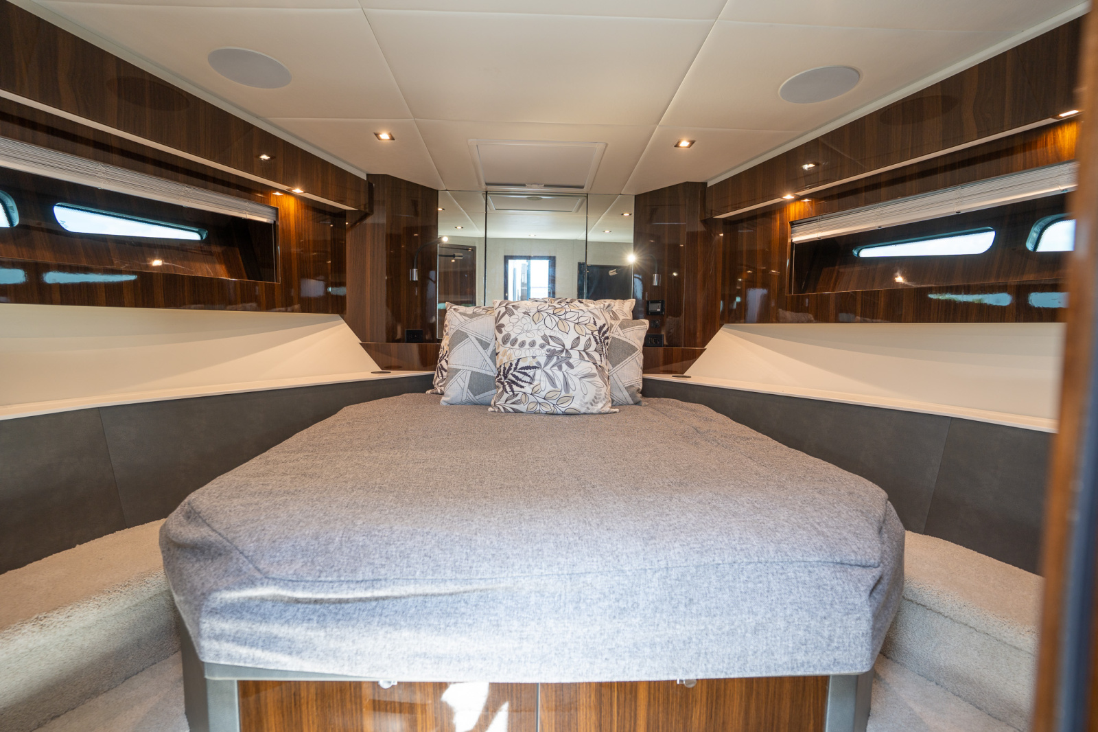 2023 Cruisers Yachts 50 C