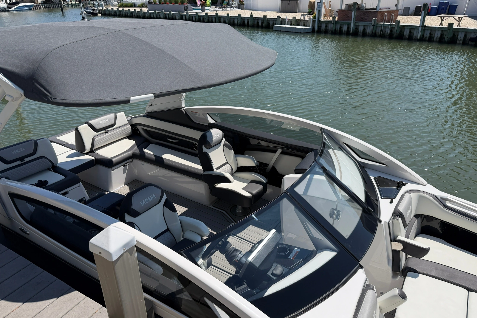 2023 Yamaha Boats 275SE