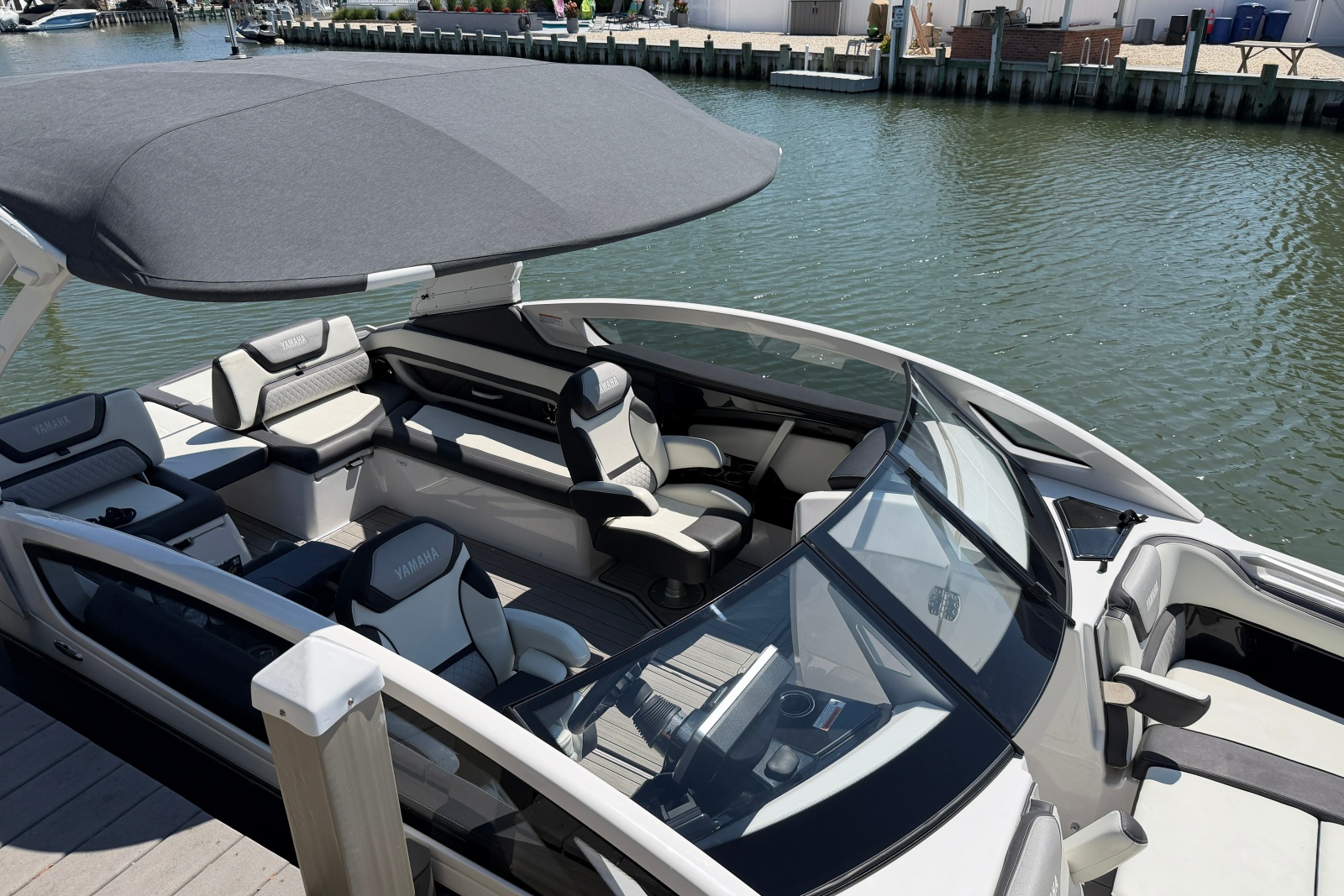 2023 Yamaha Boats 275SE