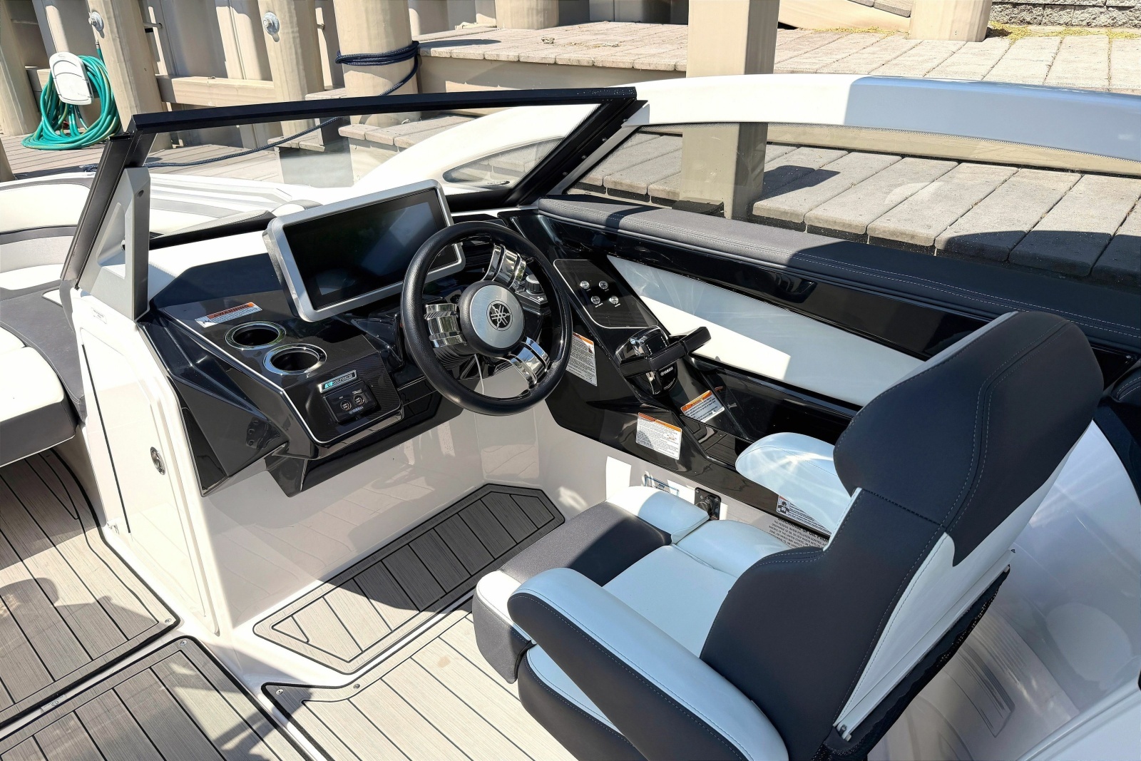 2023 Yamaha Boats 275SE