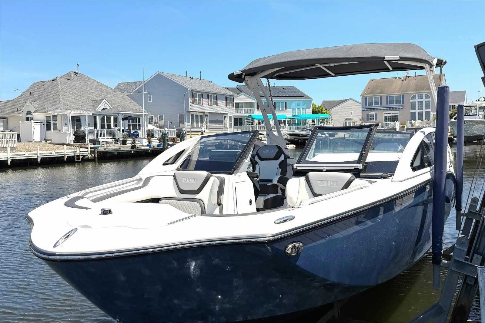 2023 Yamaha Boats 275SE