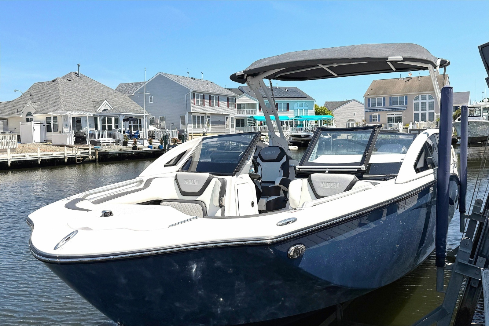 2023 Yamaha Boats 275SE