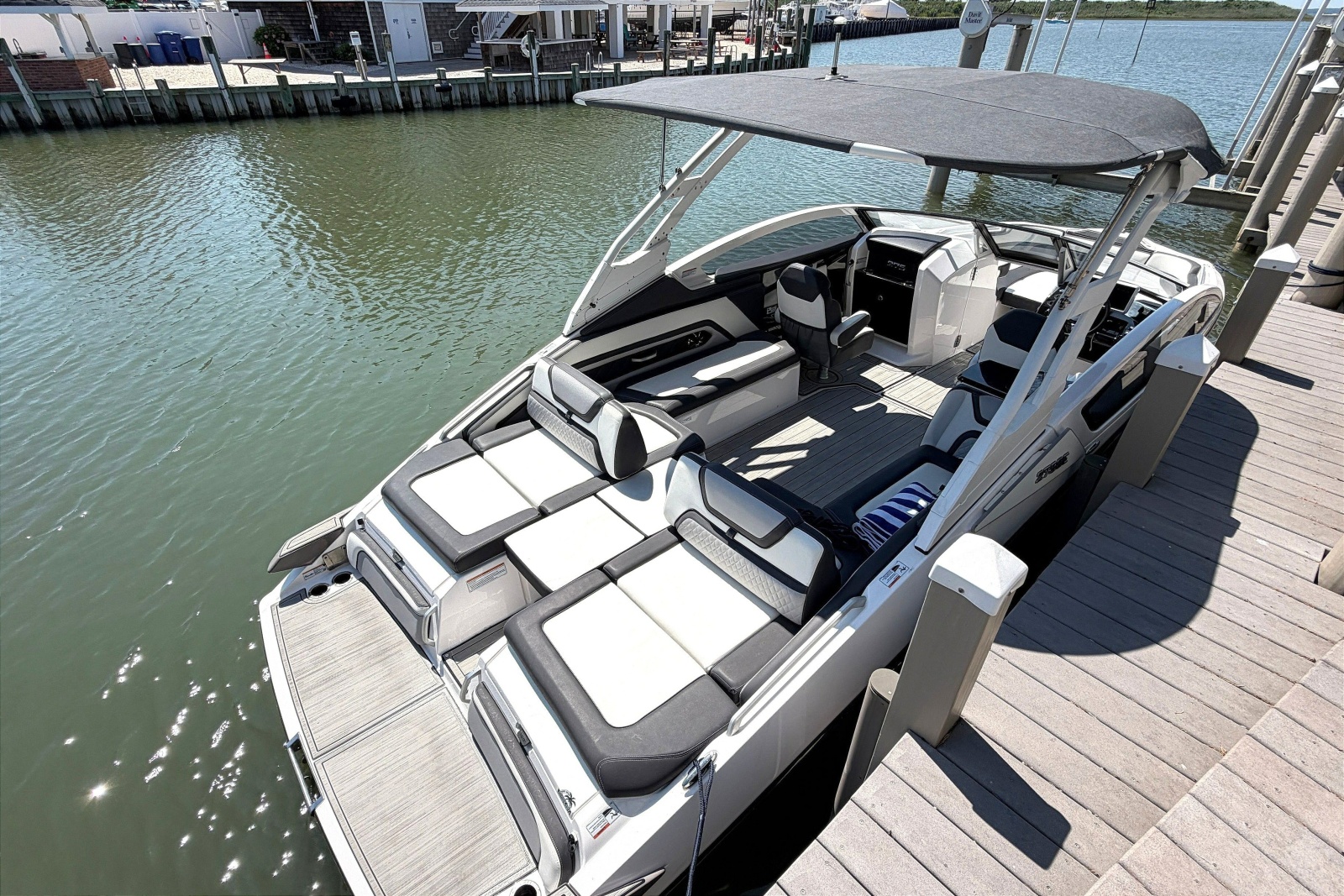2023 Yamaha Boats 275SE