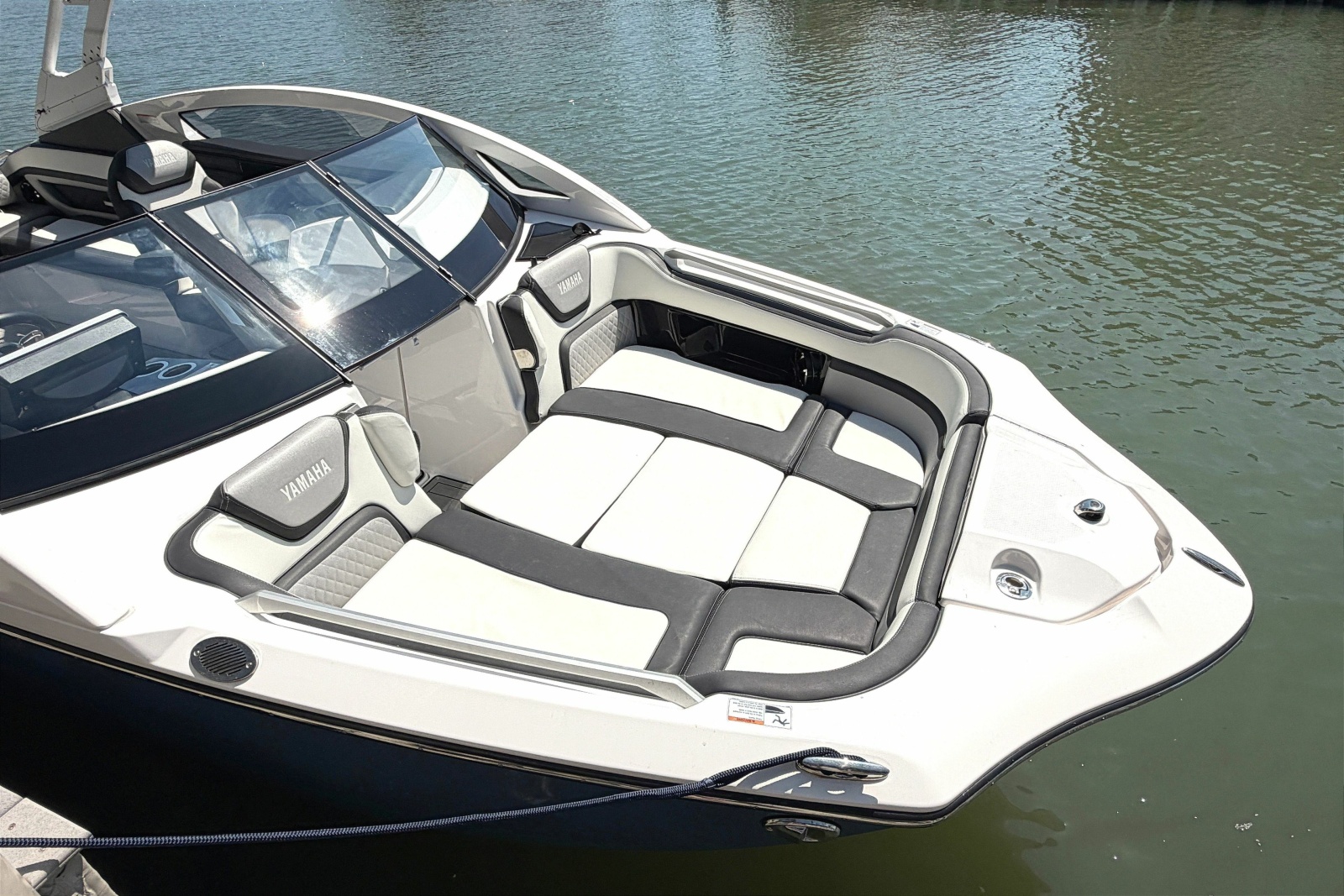 2023 Yamaha Boats 275SE