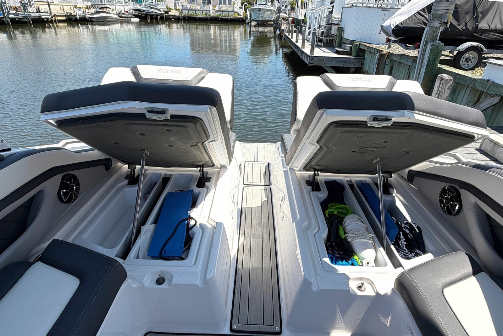 2023 Yamaha Boats 275SE