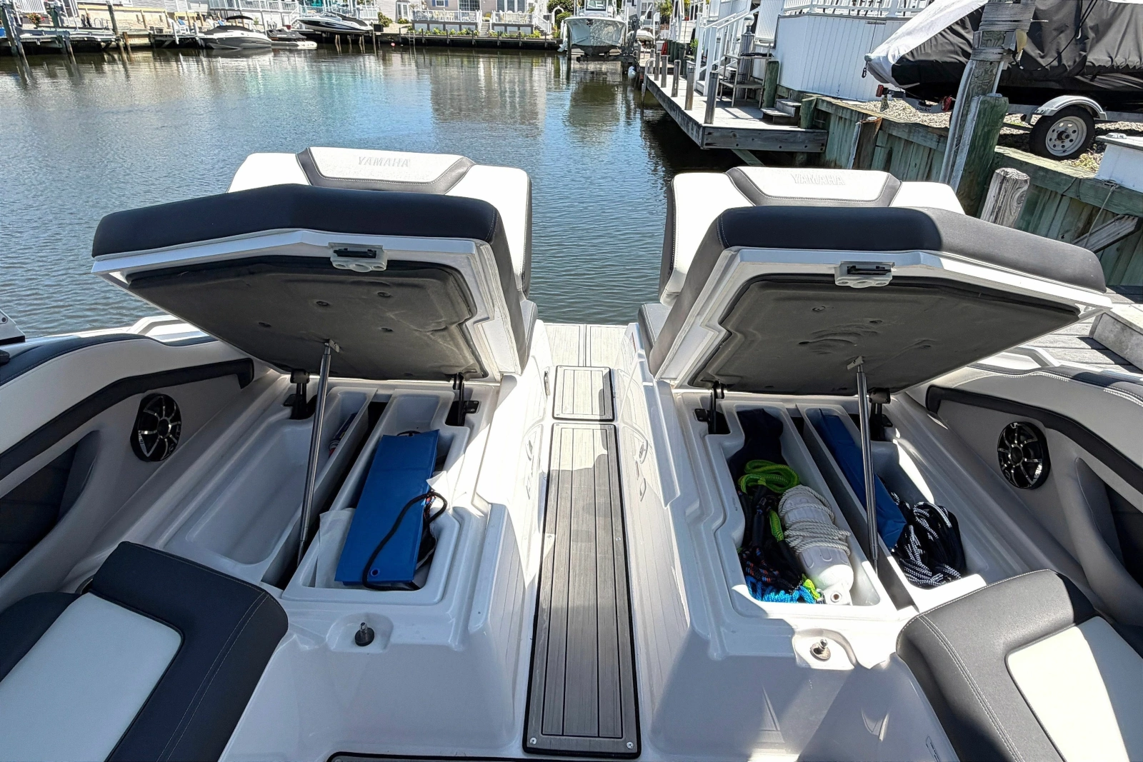 2023 Yamaha Boats 275SE
