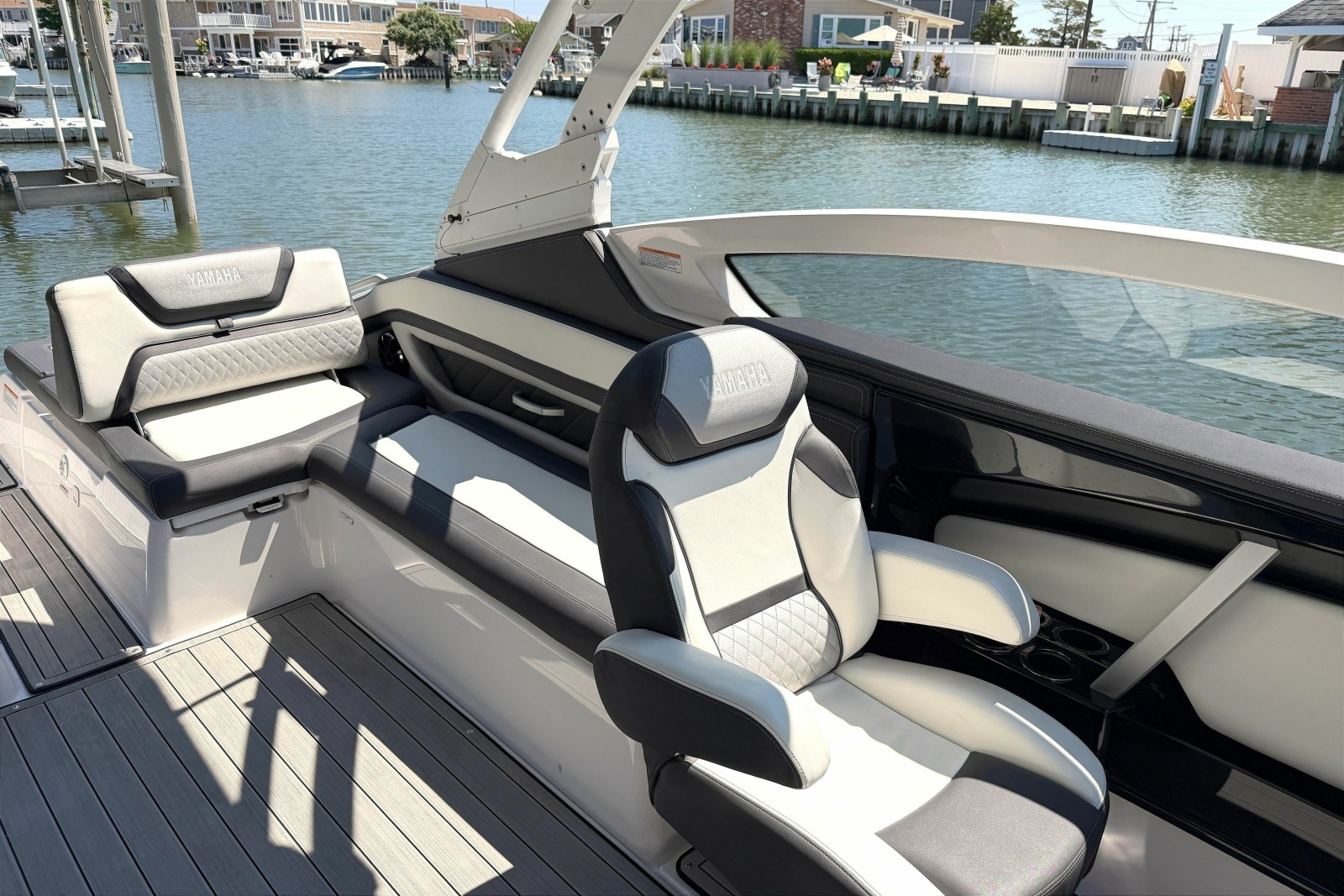 2023 Yamaha Boats 275SE