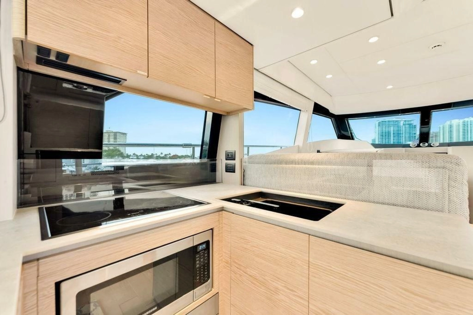 2021 Ferretti Yachts 500