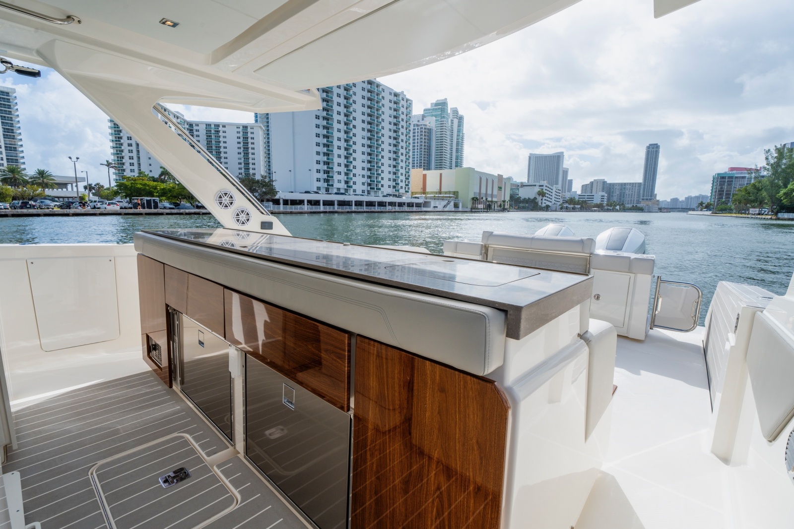 2024 Tiara Yachts 43 LS
