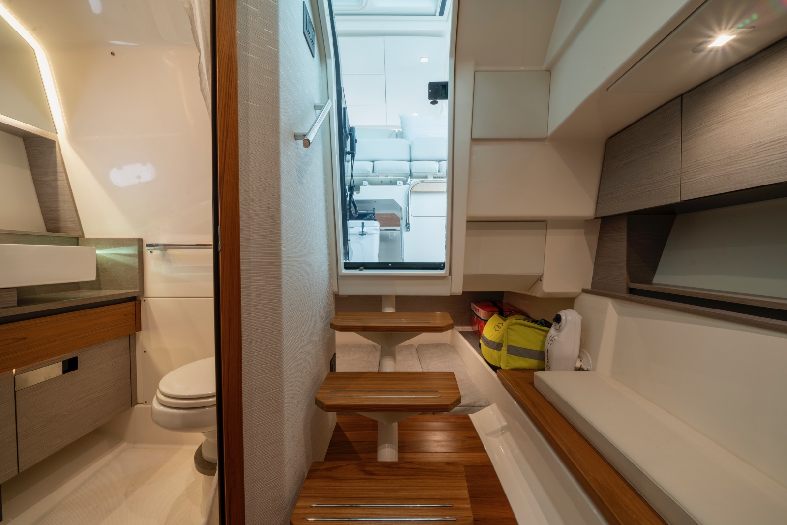 2024 Tiara Yachts 43 LS