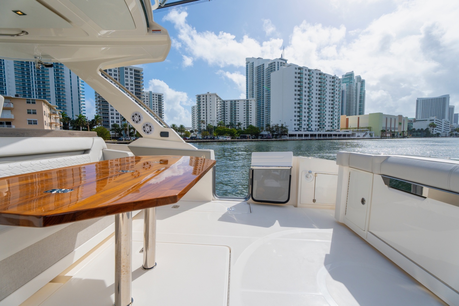 2024 Tiara Yachts 43 LS