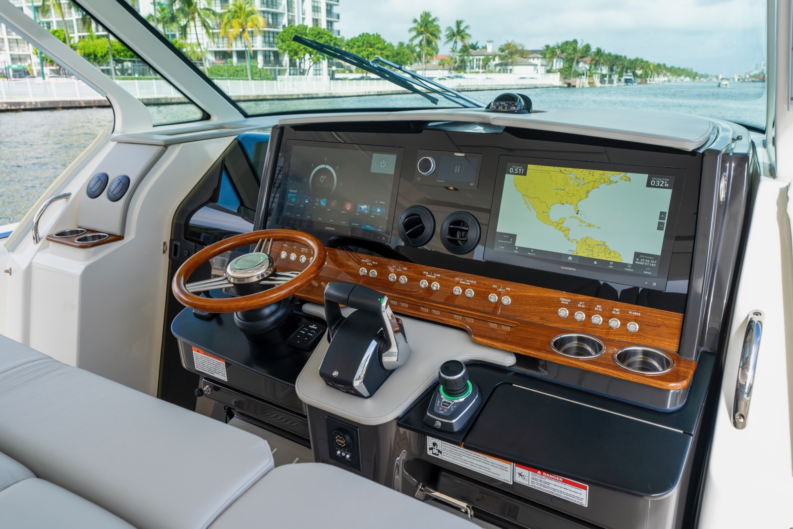 2024 Tiara Yachts 43 LS