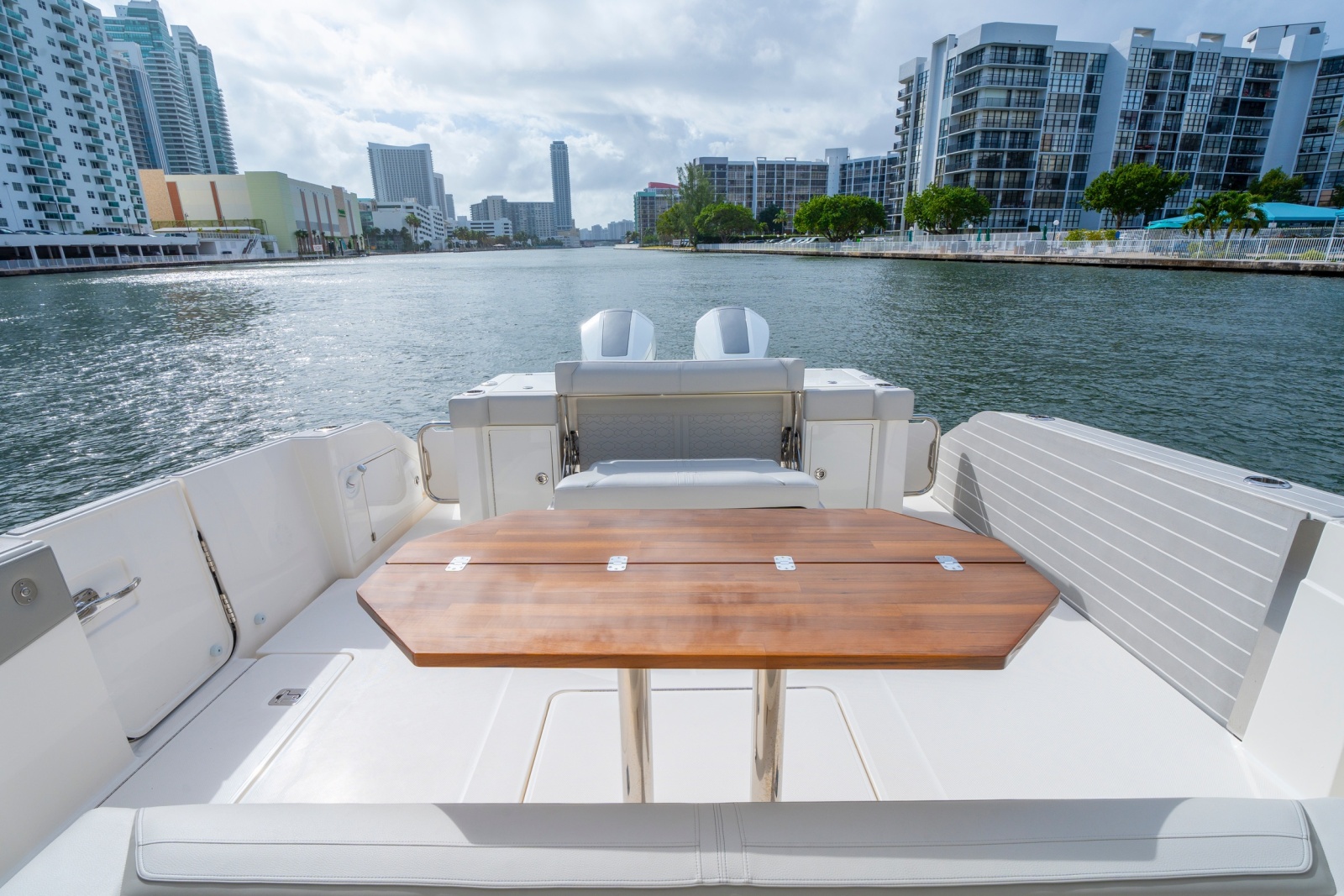 2024 Tiara Yachts 43 LS