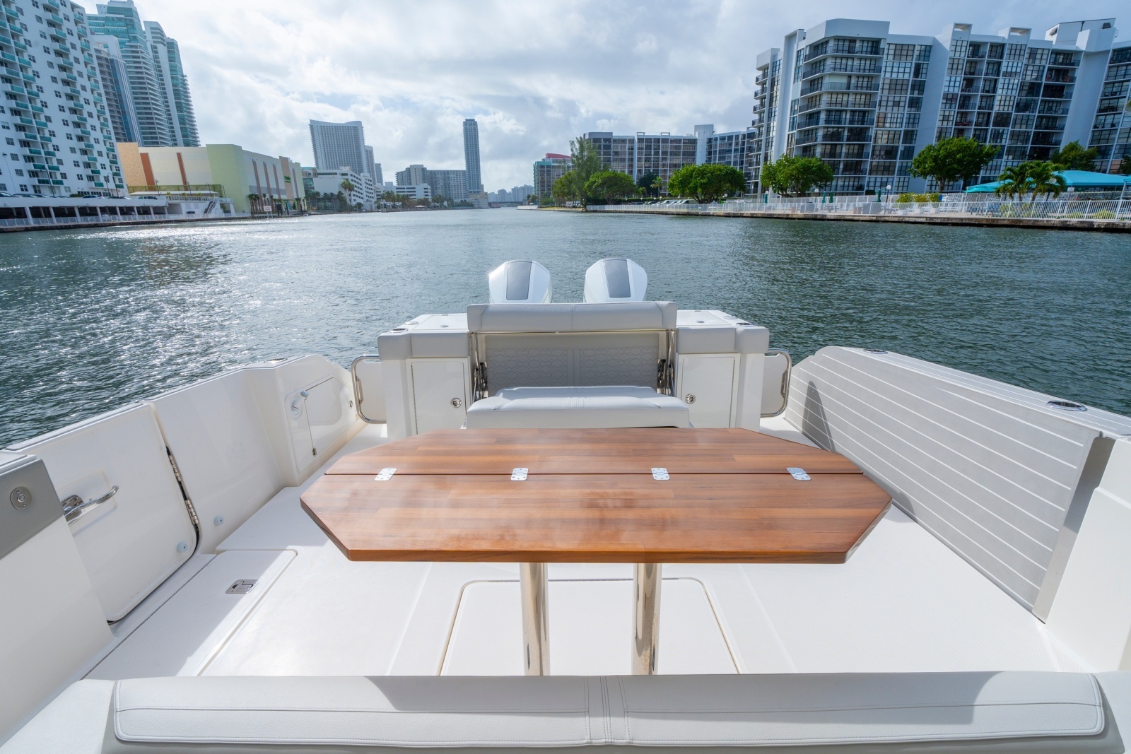 2024 Tiara Yachts 43 LS
