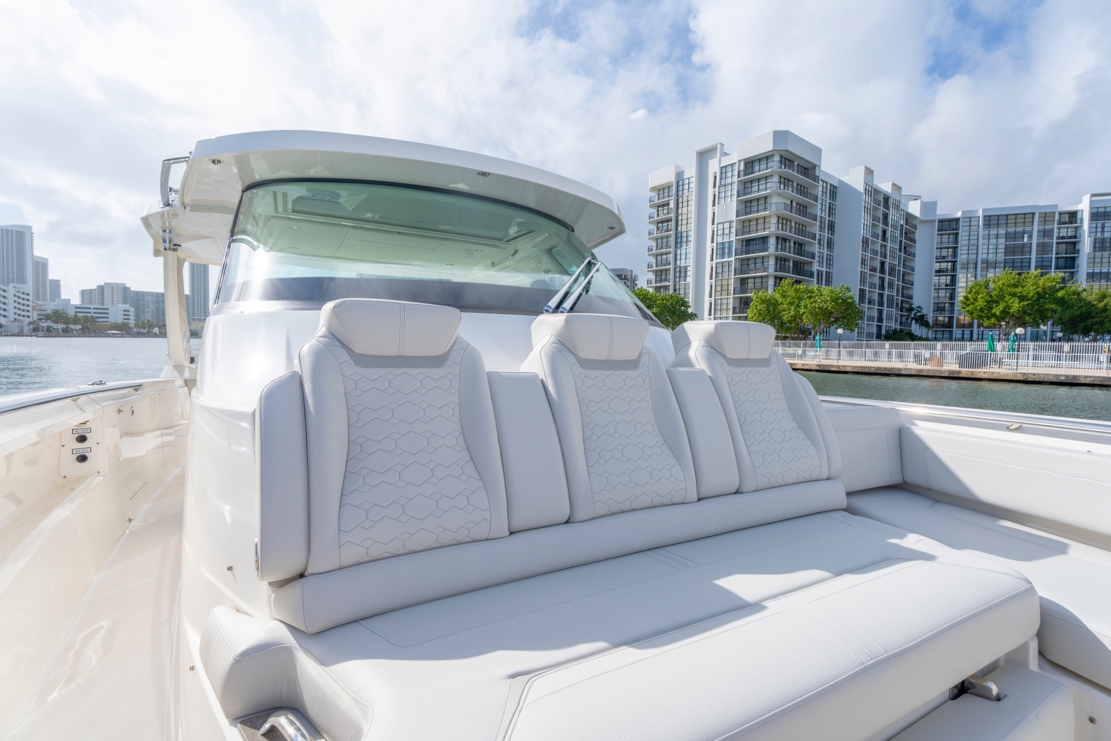 2024 Tiara Yachts 43 LS