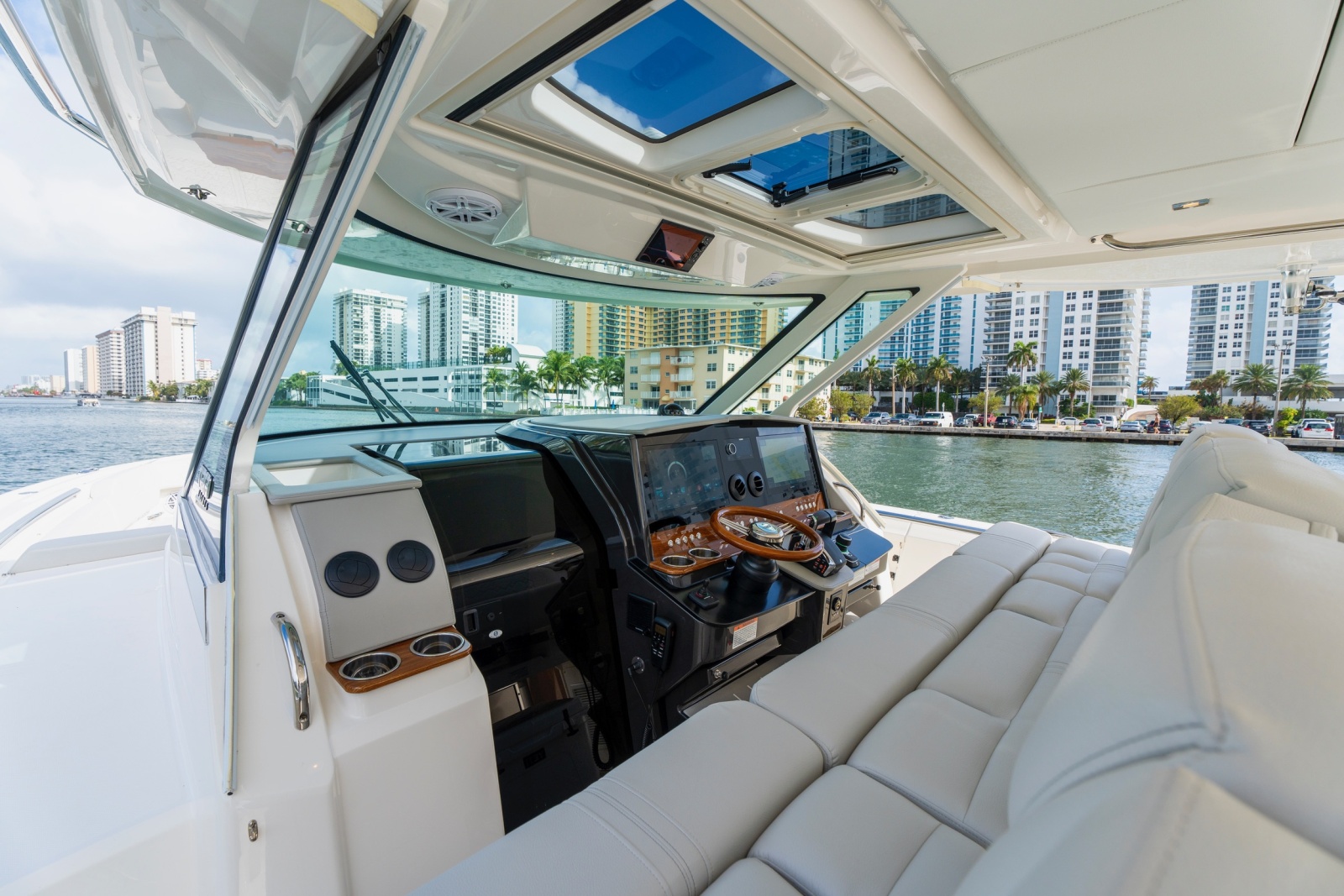 2024 Tiara Yachts 43 LS