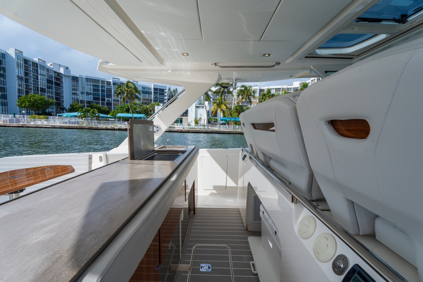 2024 Tiara Yachts 43 LS