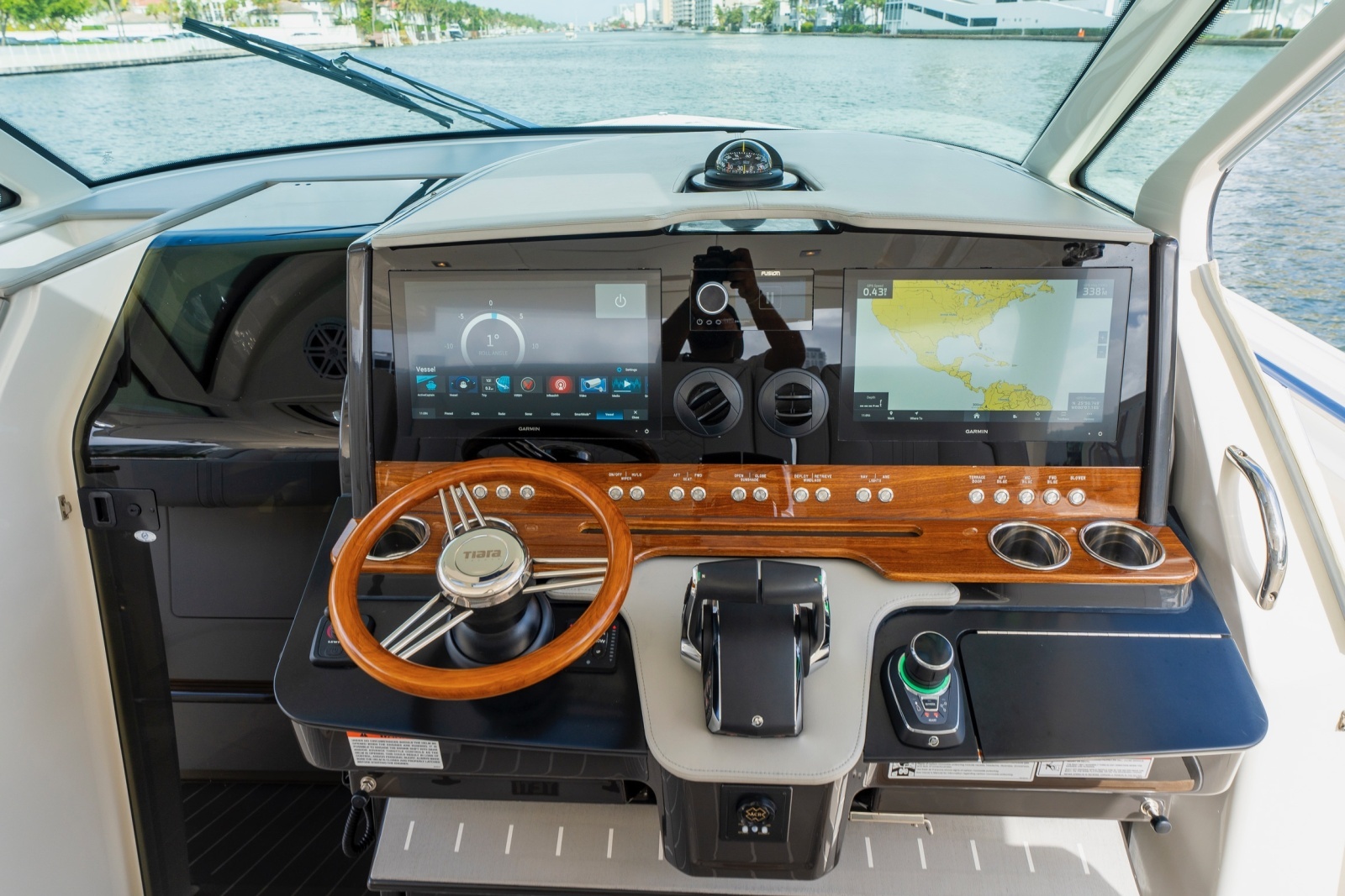 2024 Tiara Yachts 43 LS