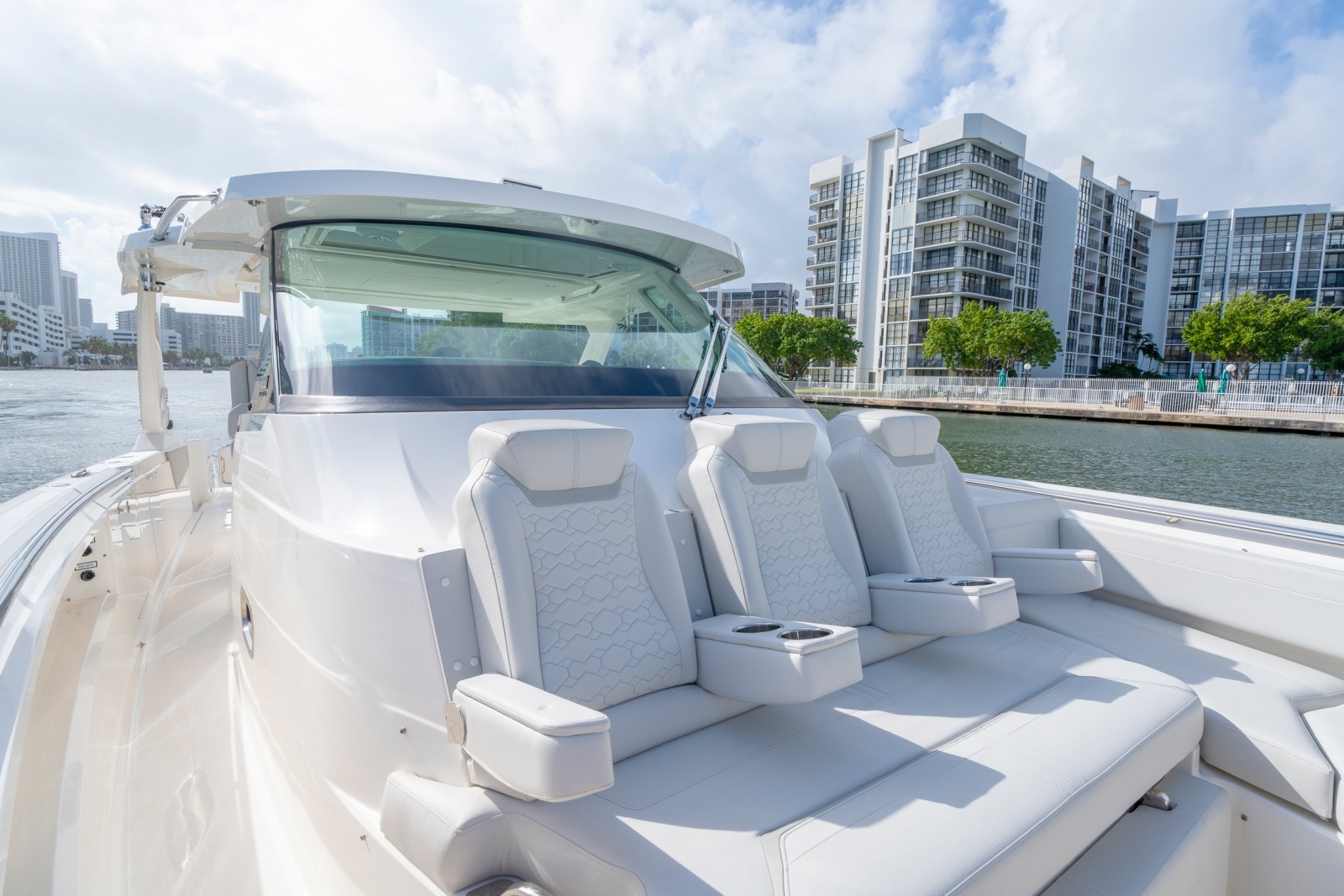 2024 Tiara Yachts 43 LS
