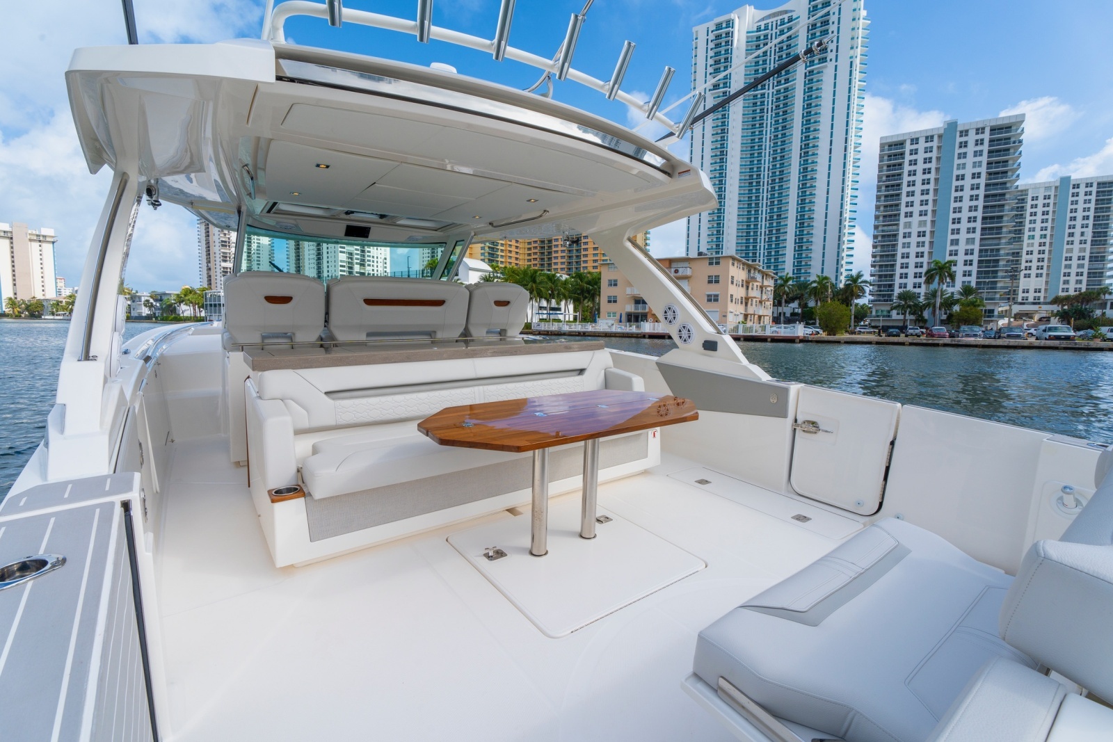2024 Tiara Yachts 43 LS