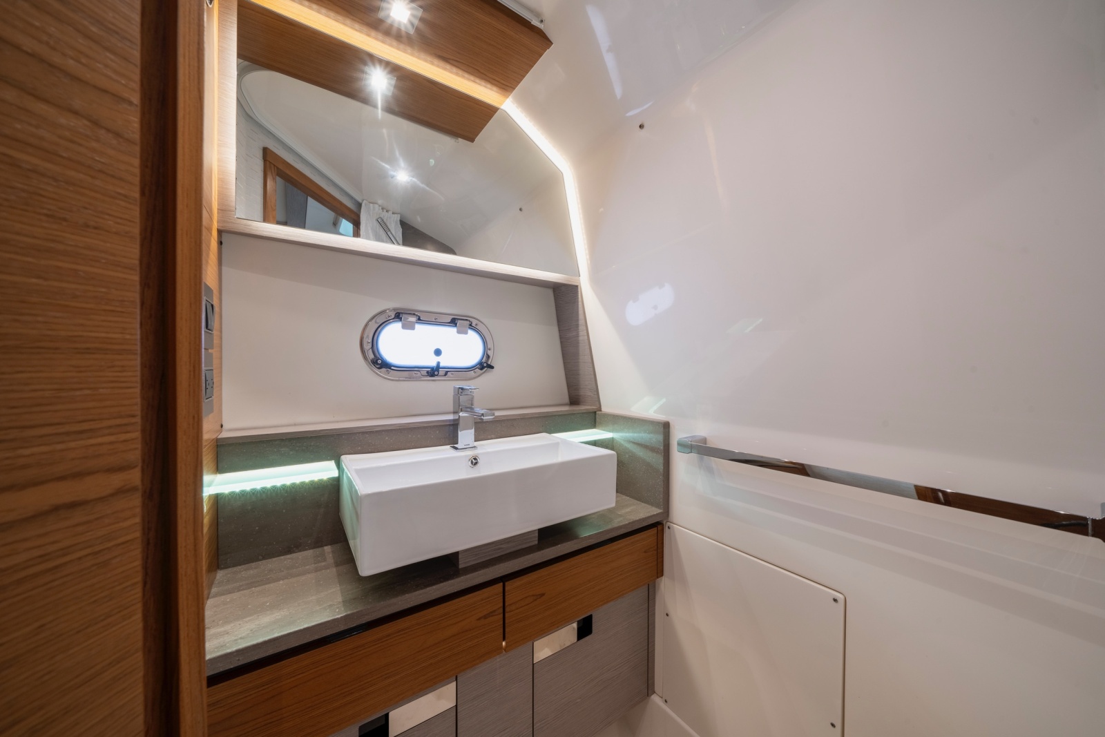 2024 Tiara Yachts 43 LS