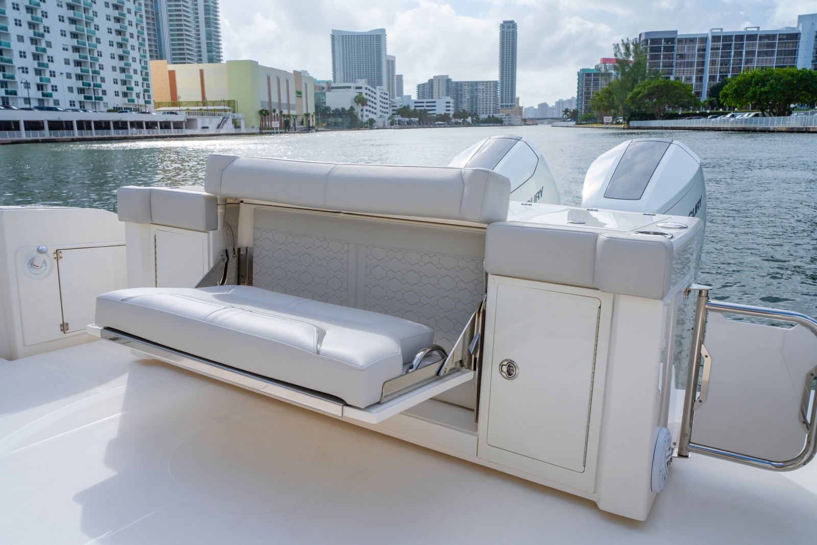 2024 Tiara Yachts 43 LS