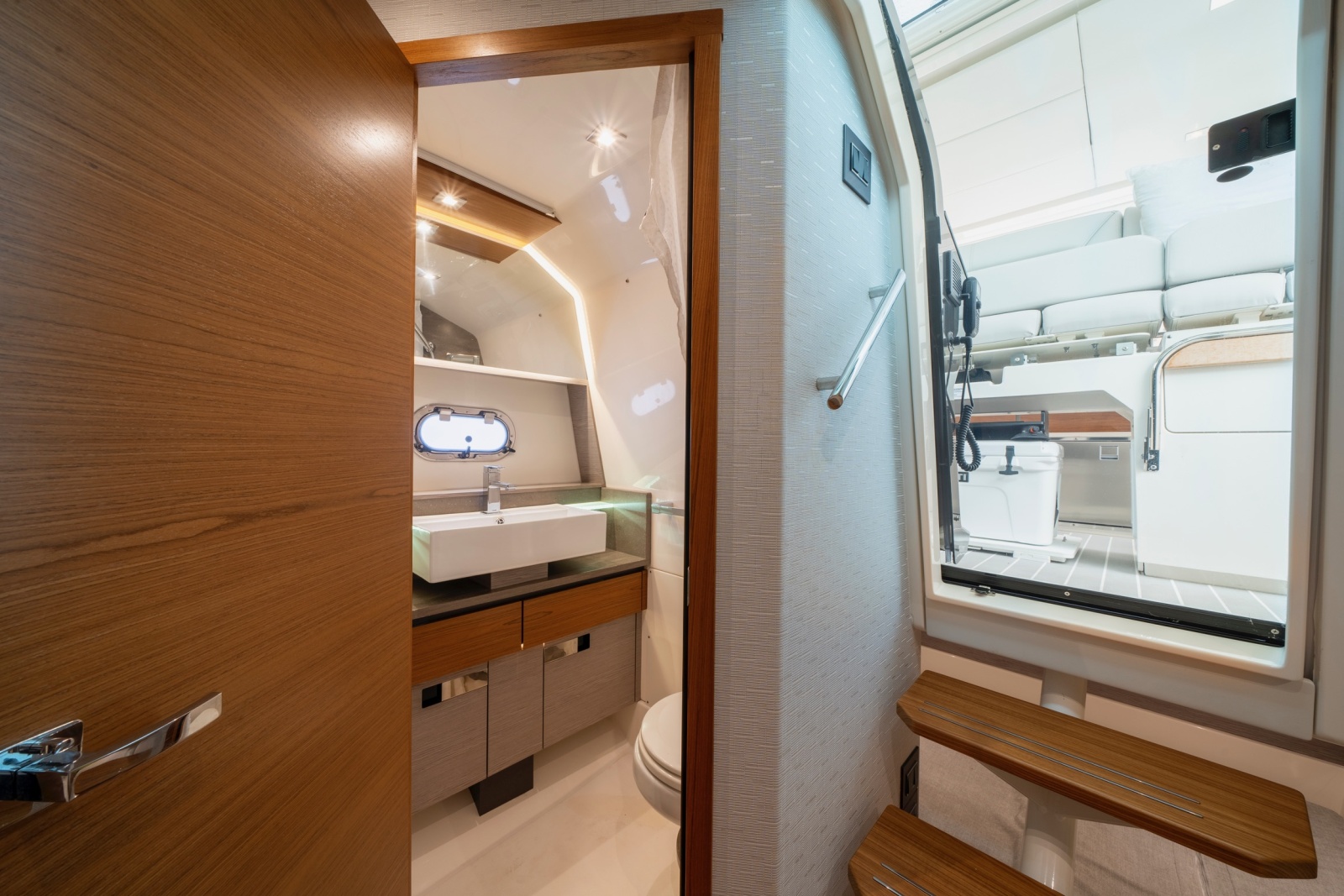 2024 Tiara Yachts 43 LS