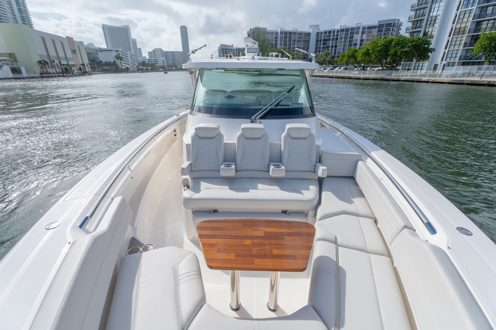 2024 Tiara Yachts 43 LS