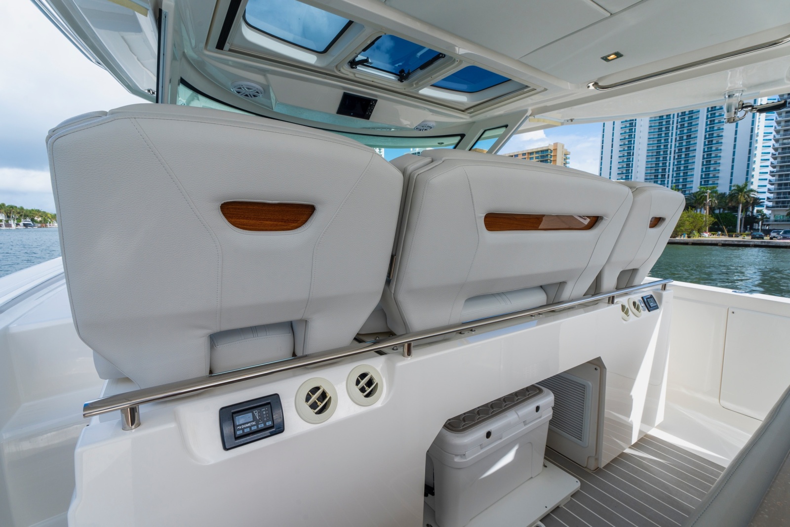 2024 Tiara Yachts 43 LS