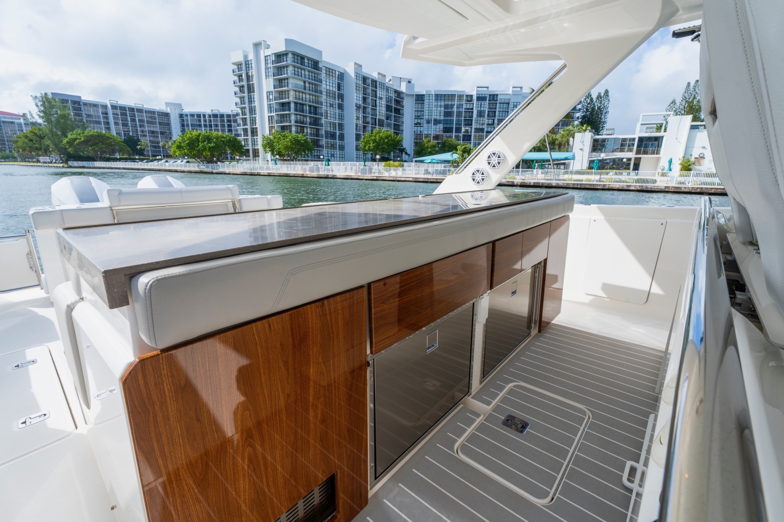 2024 Tiara Yachts 43 LS