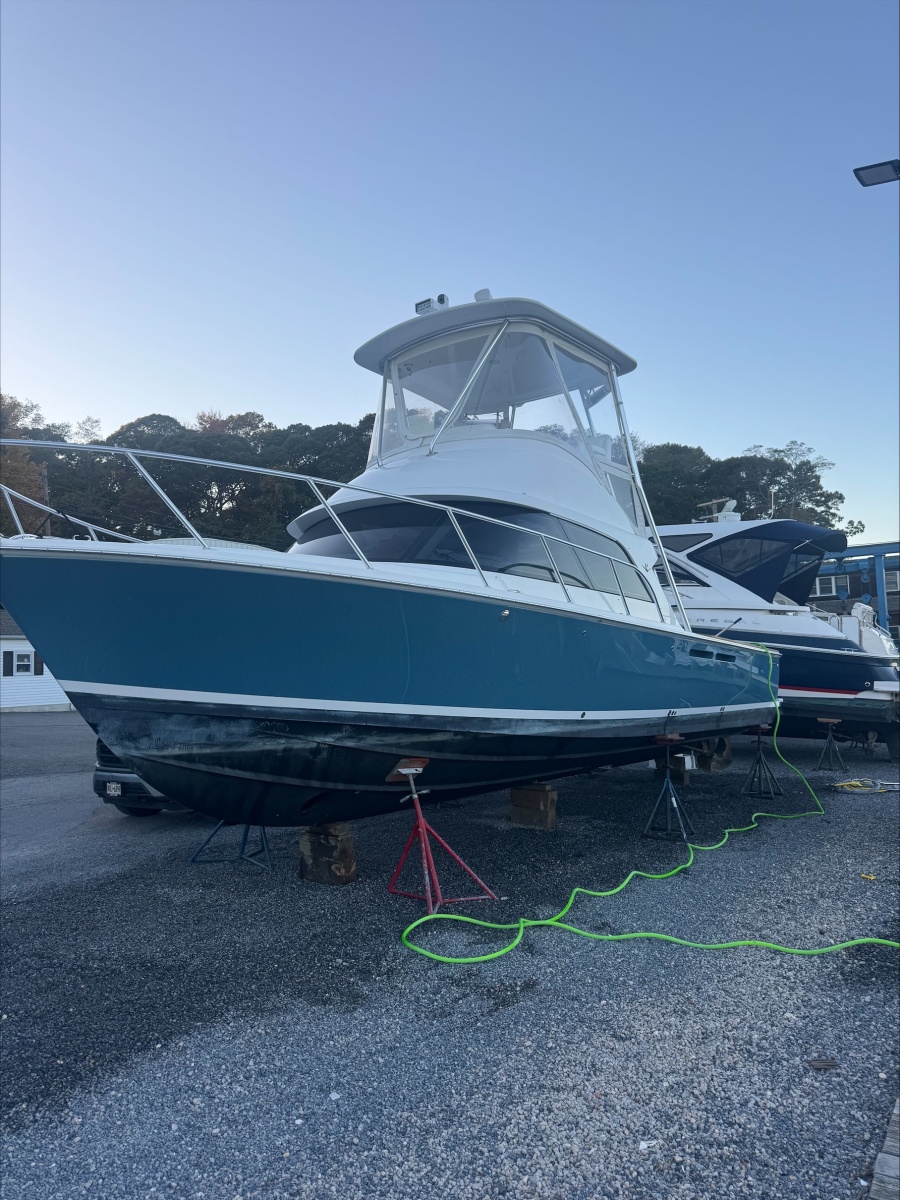2021 Bertram 35 Flybridge