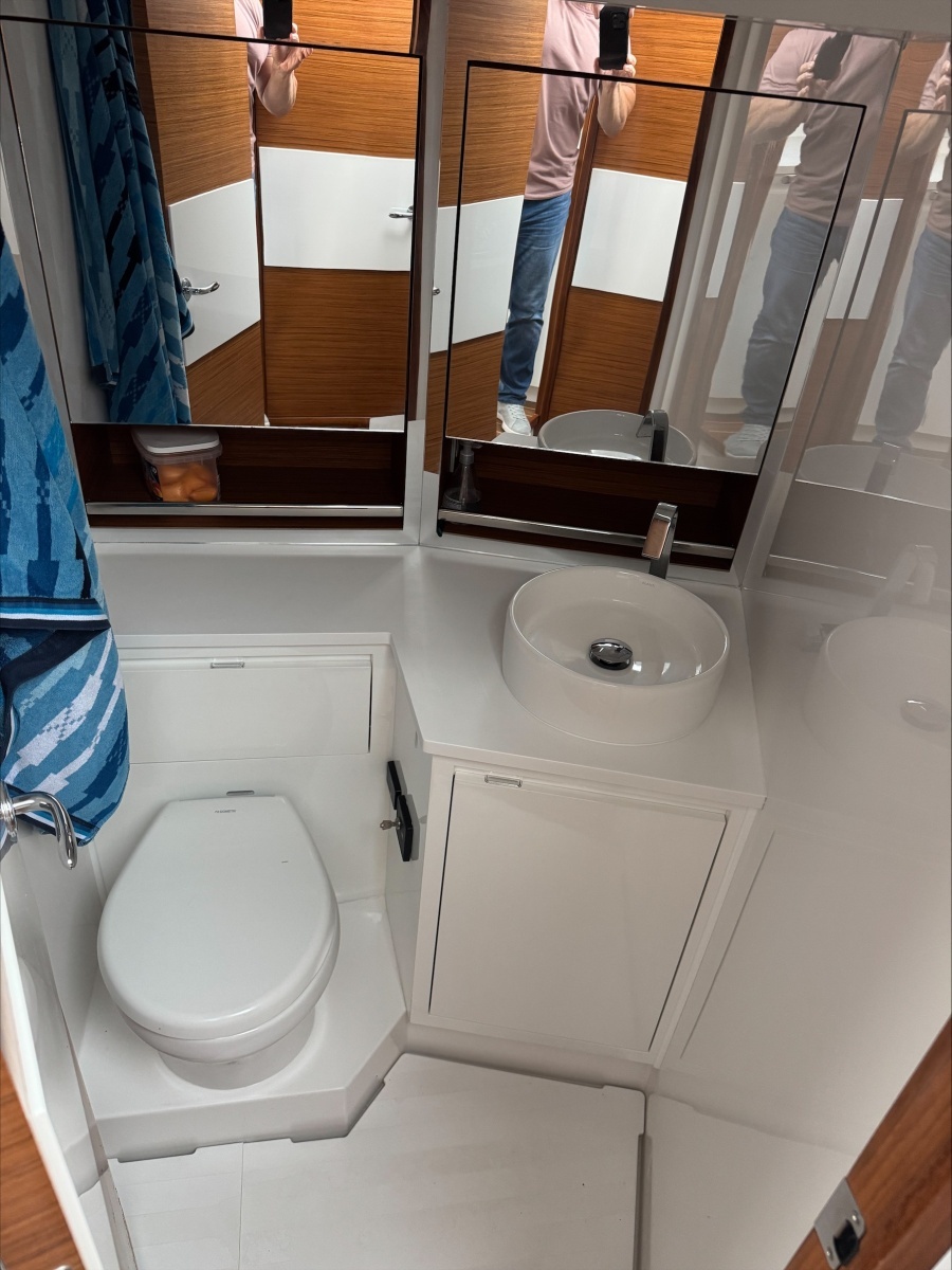 2021 Bertram 35 Flybridge