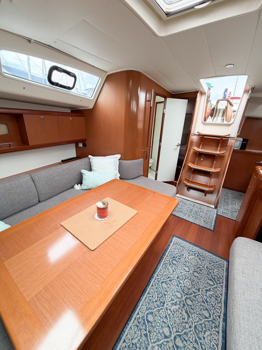 2009 Beneteau Oceanis 40