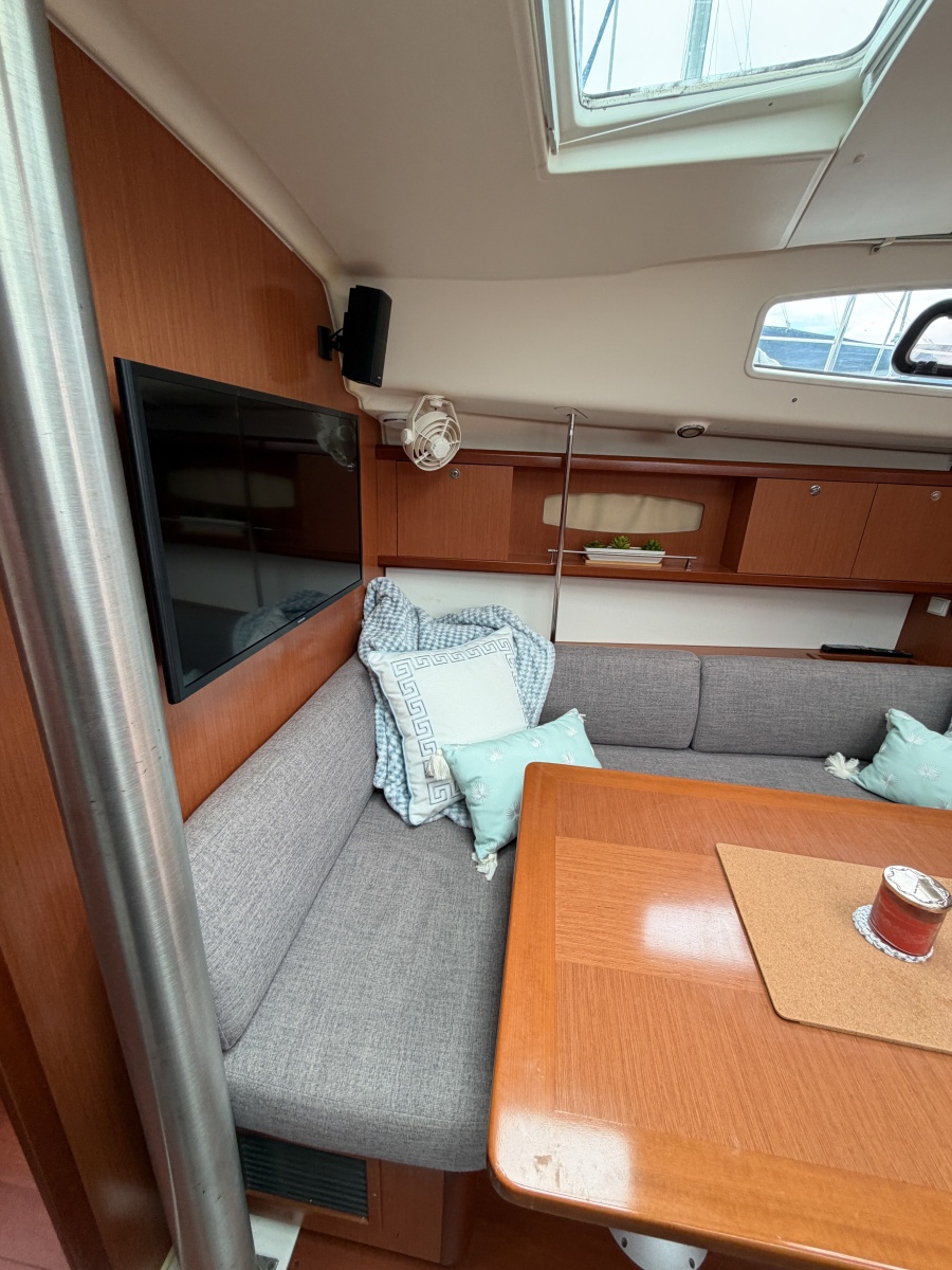 2009 Beneteau Oceanis 40