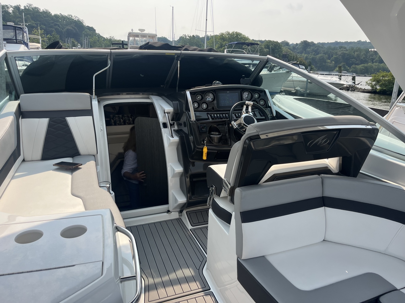2021 Monterey 295 SY