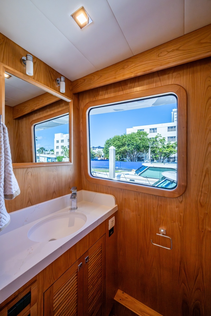 Day Head Sink & Huge Window