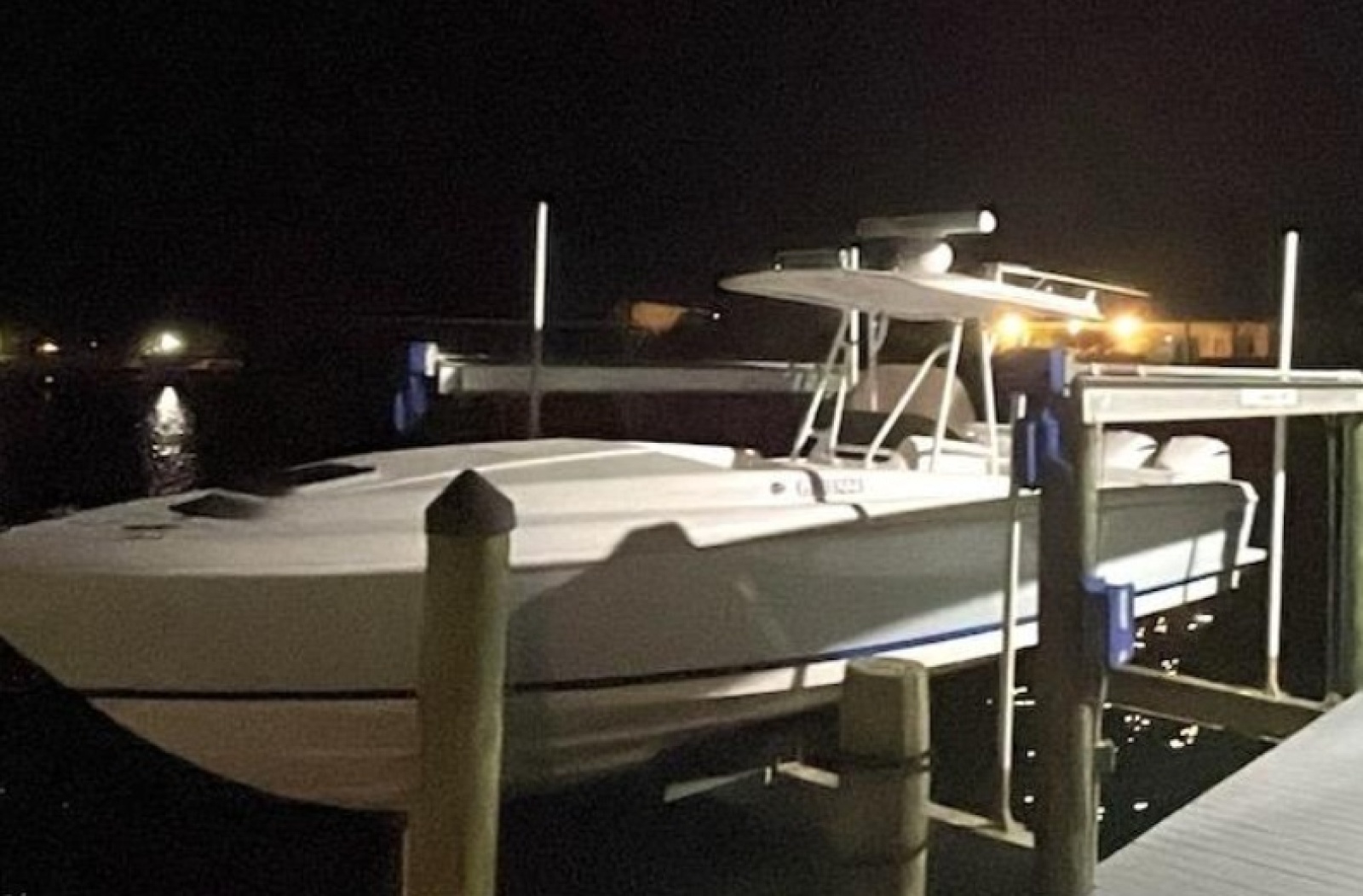 2002 Intrepid 323 Cuddy