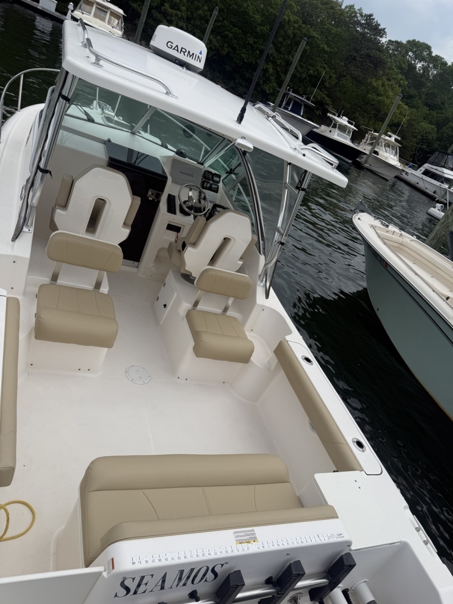 2016 Pursuit 255 Offshore