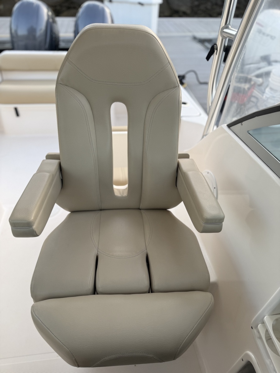 2016 Pursuit 255 Offshore