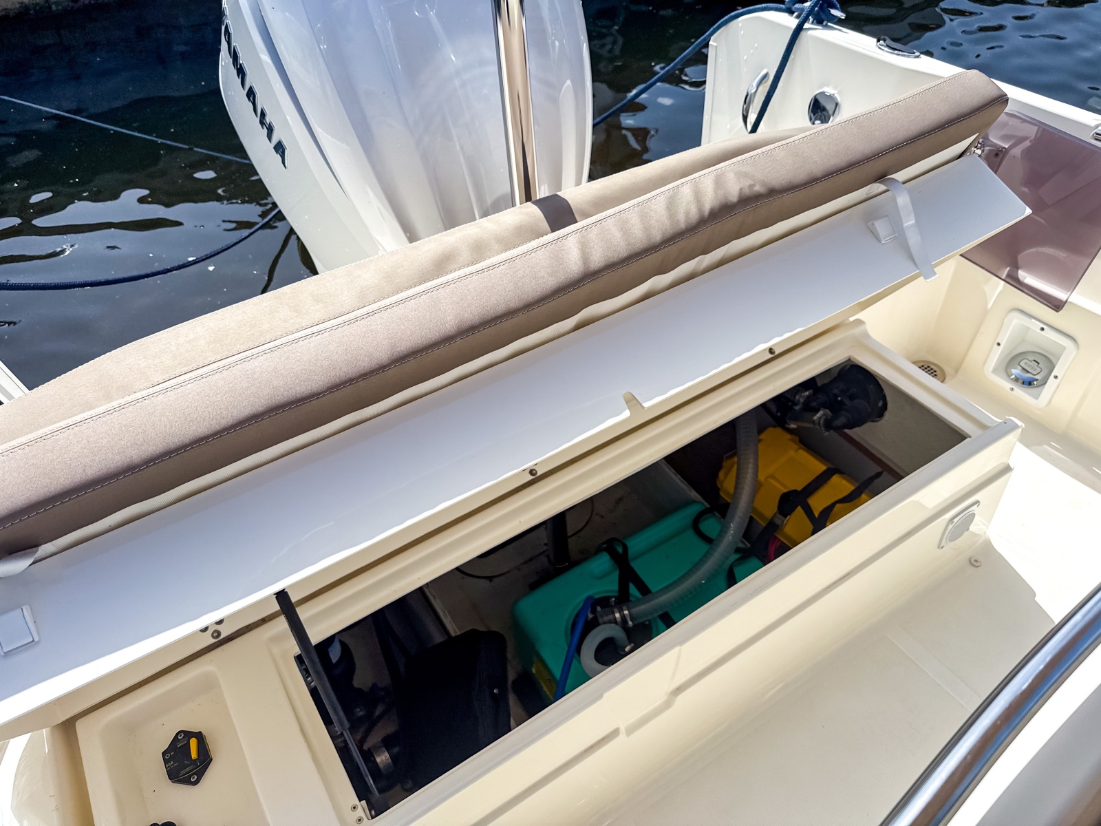 2023 White Shark 230CC