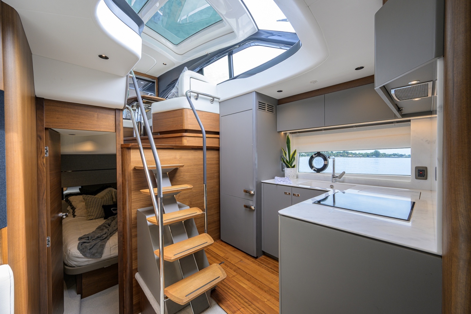 Princess 50 - Crown - Galley and Entrance