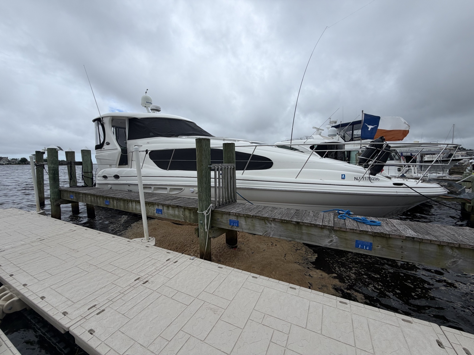 2005 Sea Ray 390 Motor Yacht