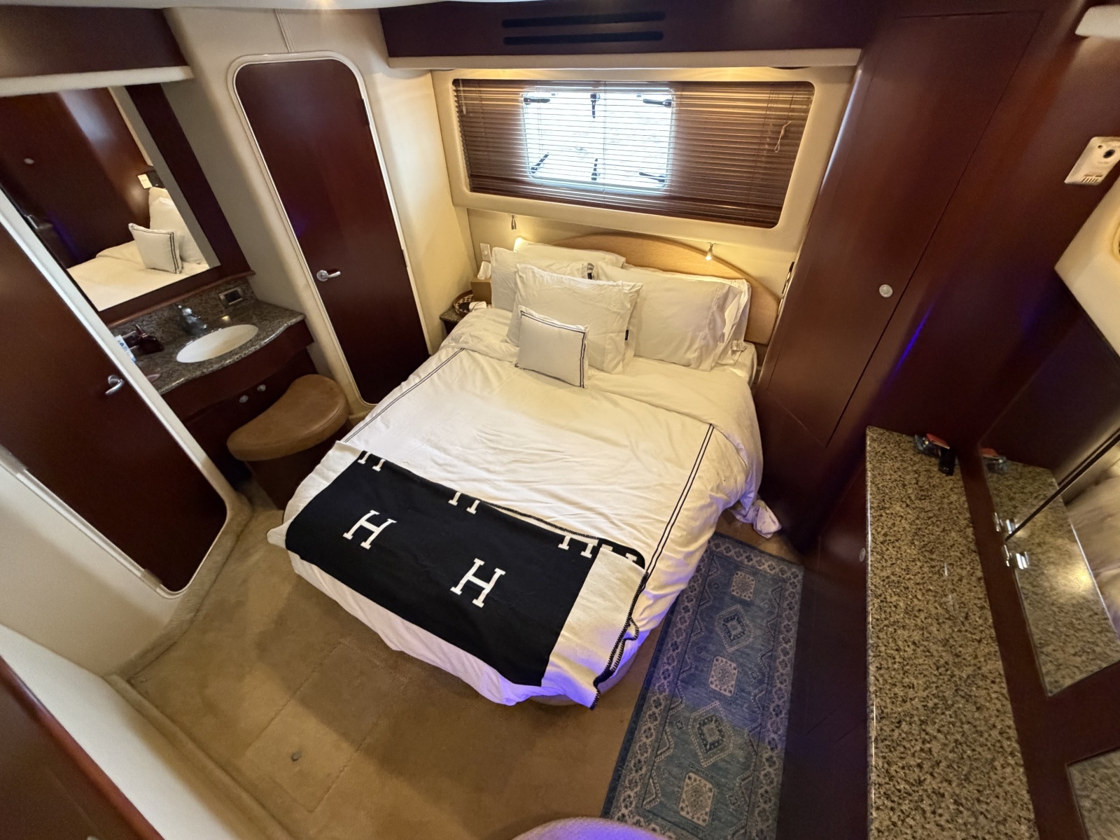 2005 Sea Ray 390 Motor Yacht